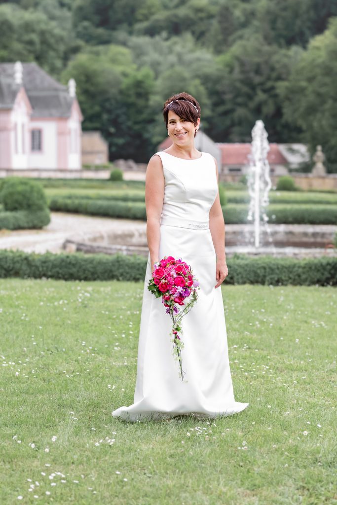 bride in the garden of the palace, Schloss Weilerbach, Hochzeit, Wedding, Andrea Schenke Photography