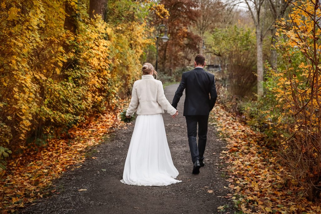 Hochzeit, Brautpaar, outdoor, Novemberhochzeit, Hochzeitsfotograf Wittlich, Andrea Schenke Photography