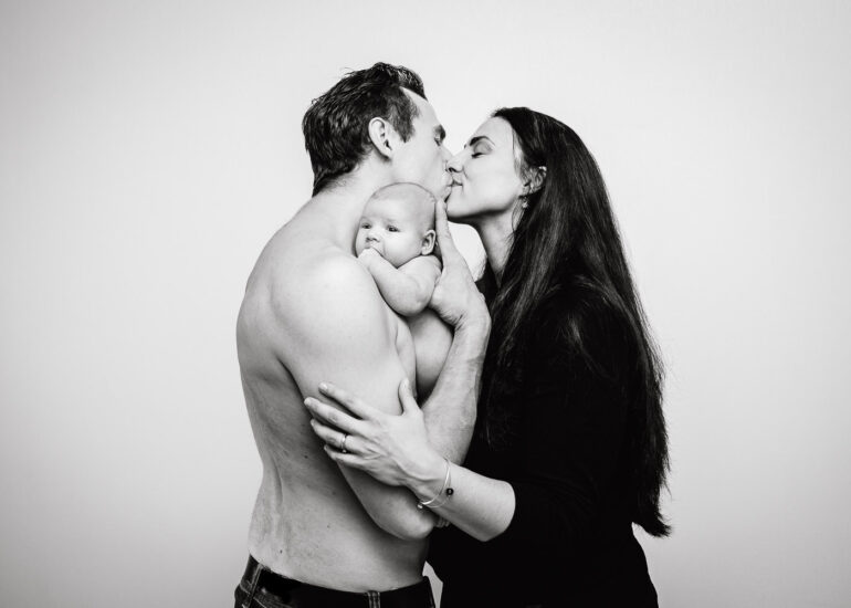 Newborn-Homestory, Baby und Hund, Andrea Schenke Photography, Fotografin Wittlich