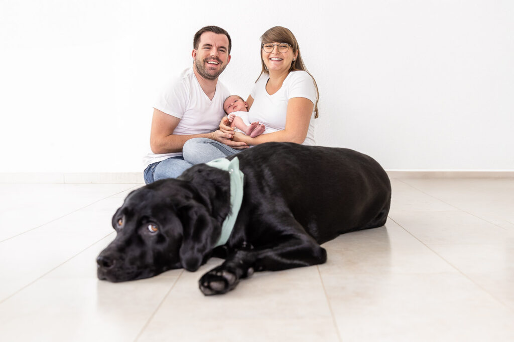 Newborn Session mit Hund, Homestory, Andrea Schenke Photography, Fotografin Wittlich