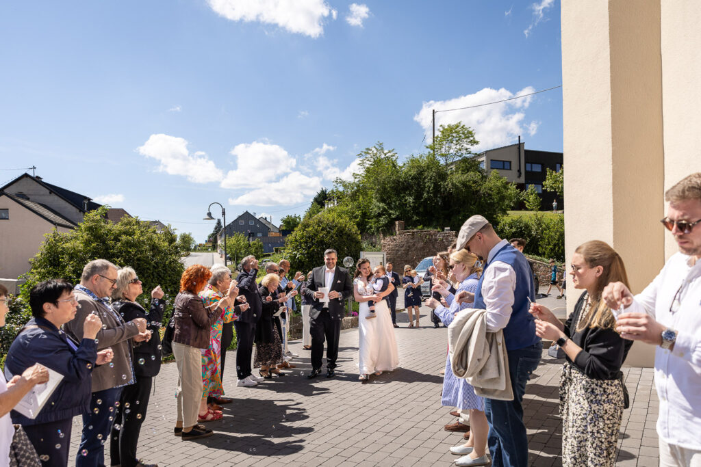 Hochzeit und Taufe in Hetzerath, St. Hubertus, Andrea Schenke Photography, Hochzeitsfotografin WIttlich