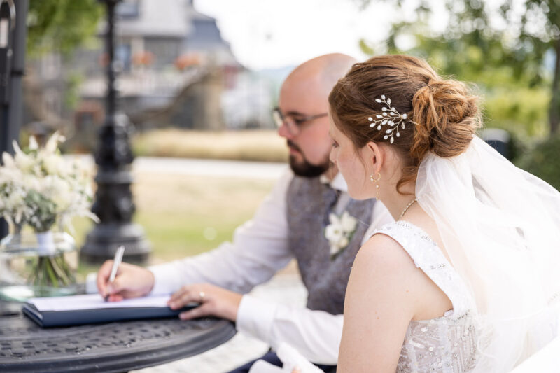 Hochzeit, Schloss Lieser, outdoor, Unterschrift