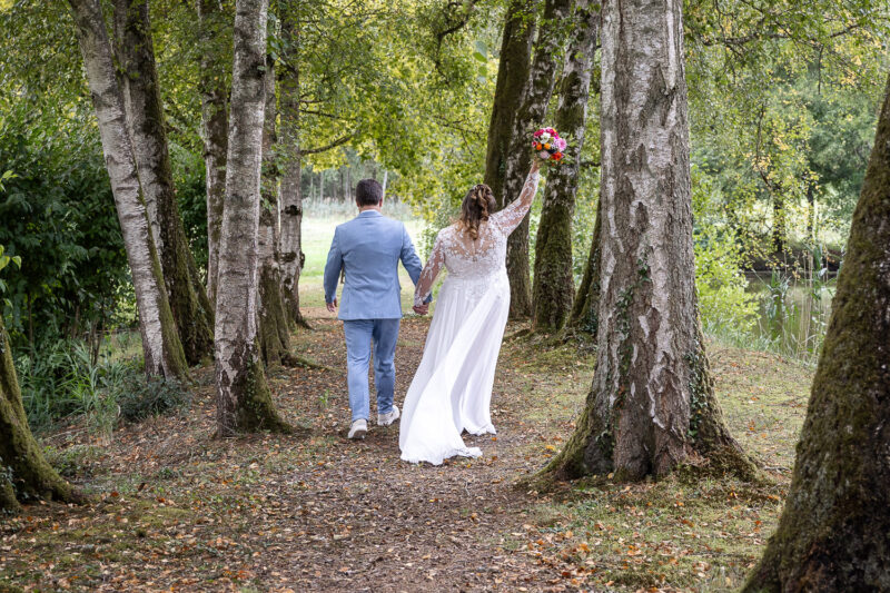 Brautpaarshooting in Burg Bruch, Park am kleinen See, Hochzeit in Burg Bruch